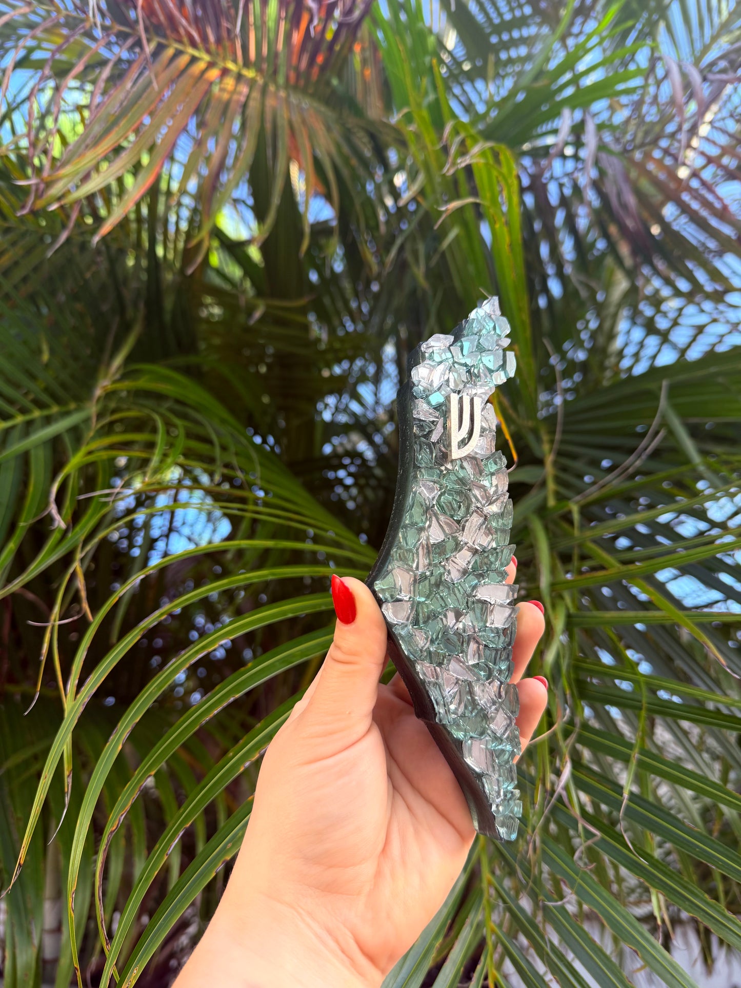 Emerald green-silver